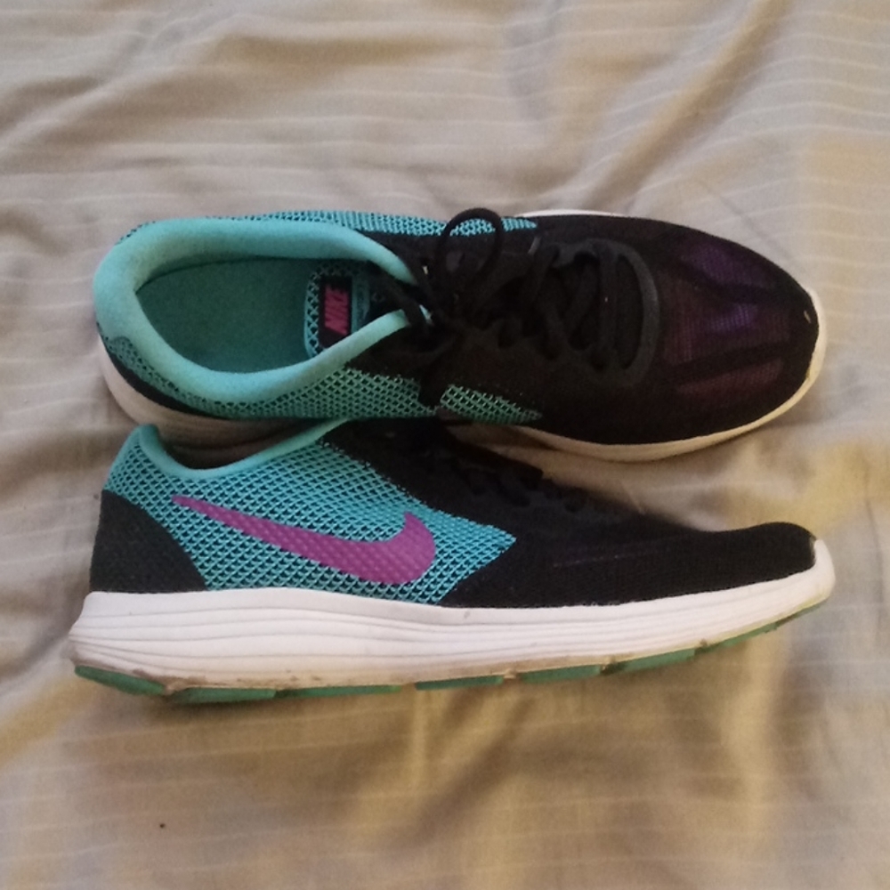 Nike Revolution